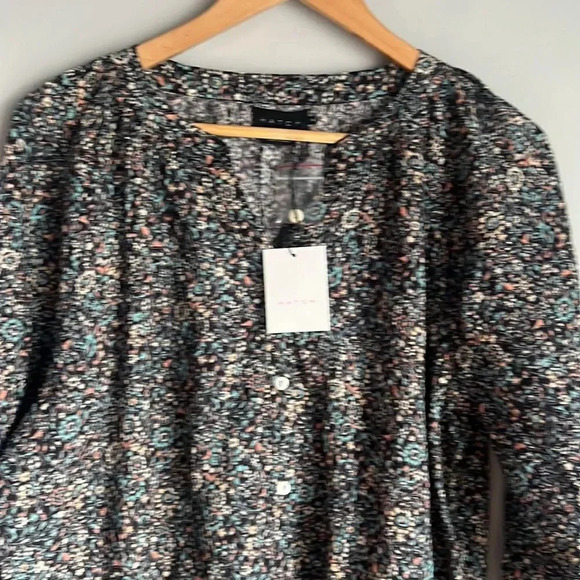 NEW Hatch the aster top in black garden floral - Picture 3 of 12